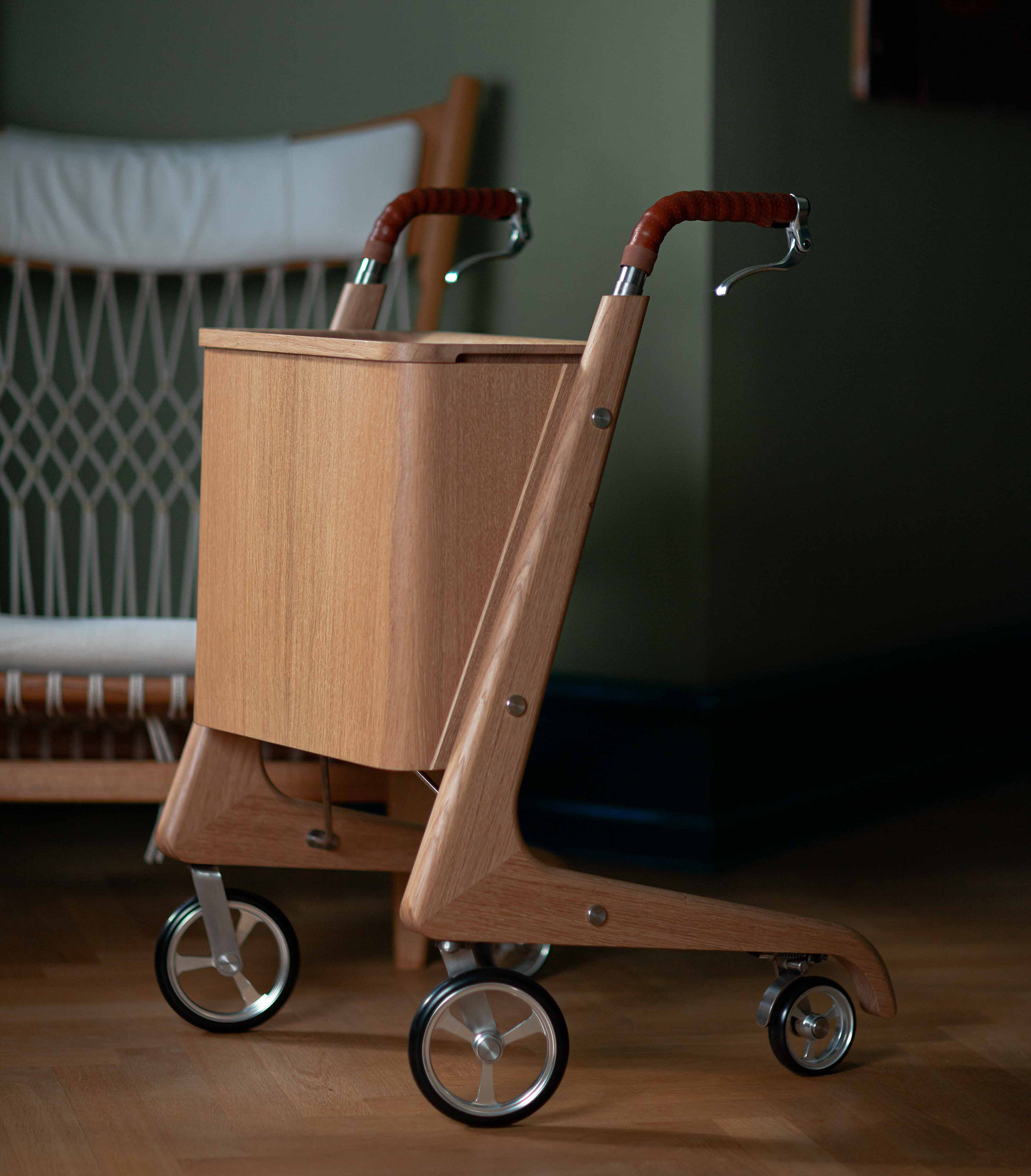 SINDIG is The wooden walker