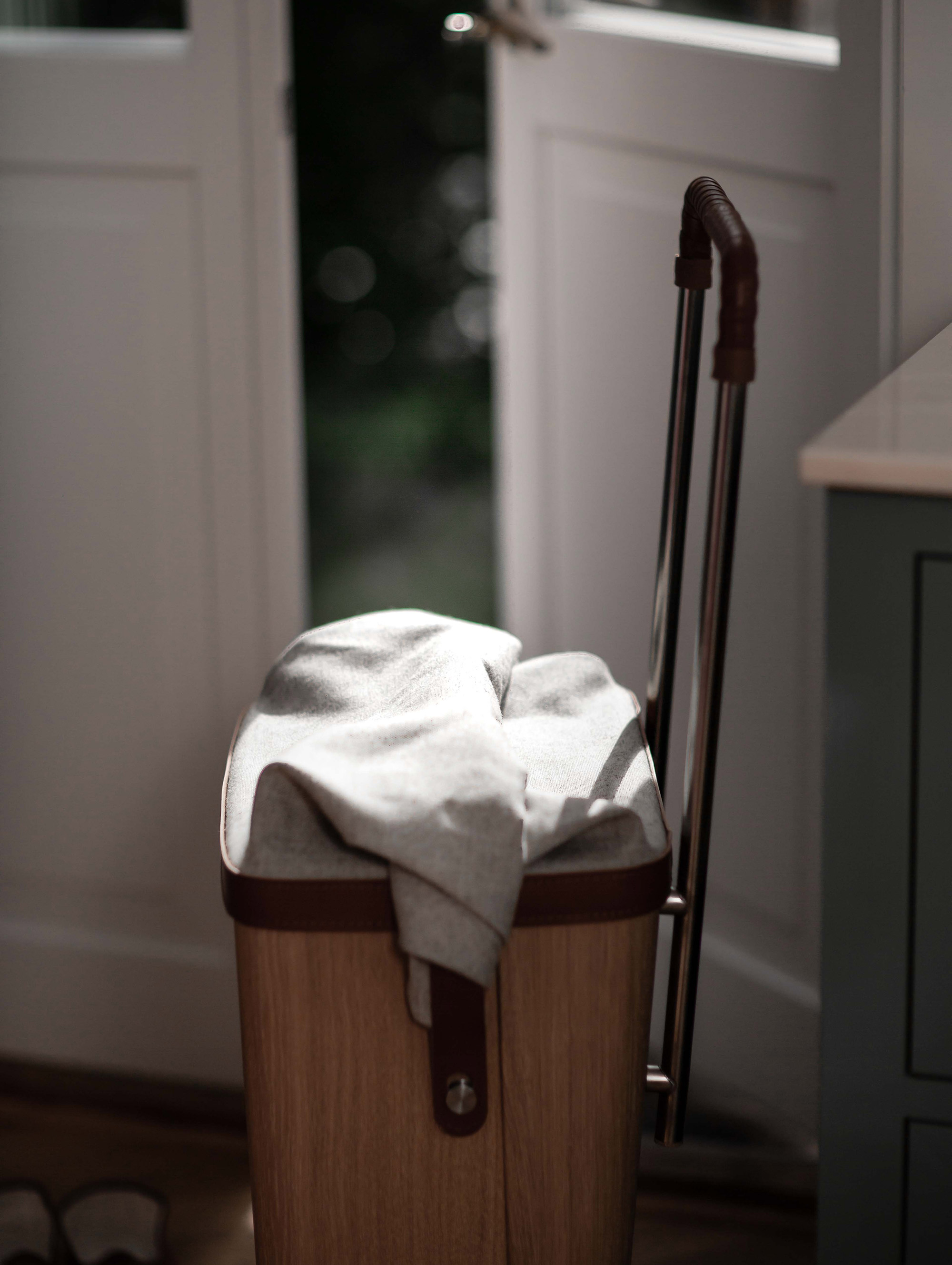 ÆRLIG is a clean aesthetic trolly